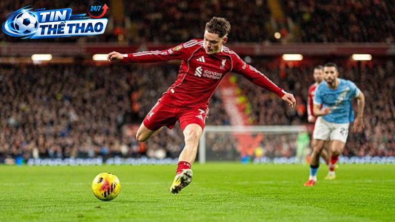 Florian Wirtz trong màu áo Liverpool trên sân Anfield.